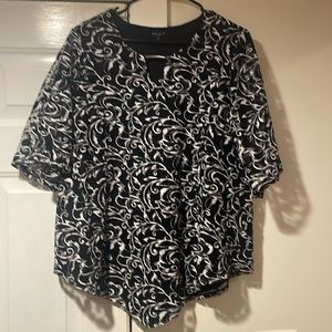 Size 1x Sami and Jo top black and white